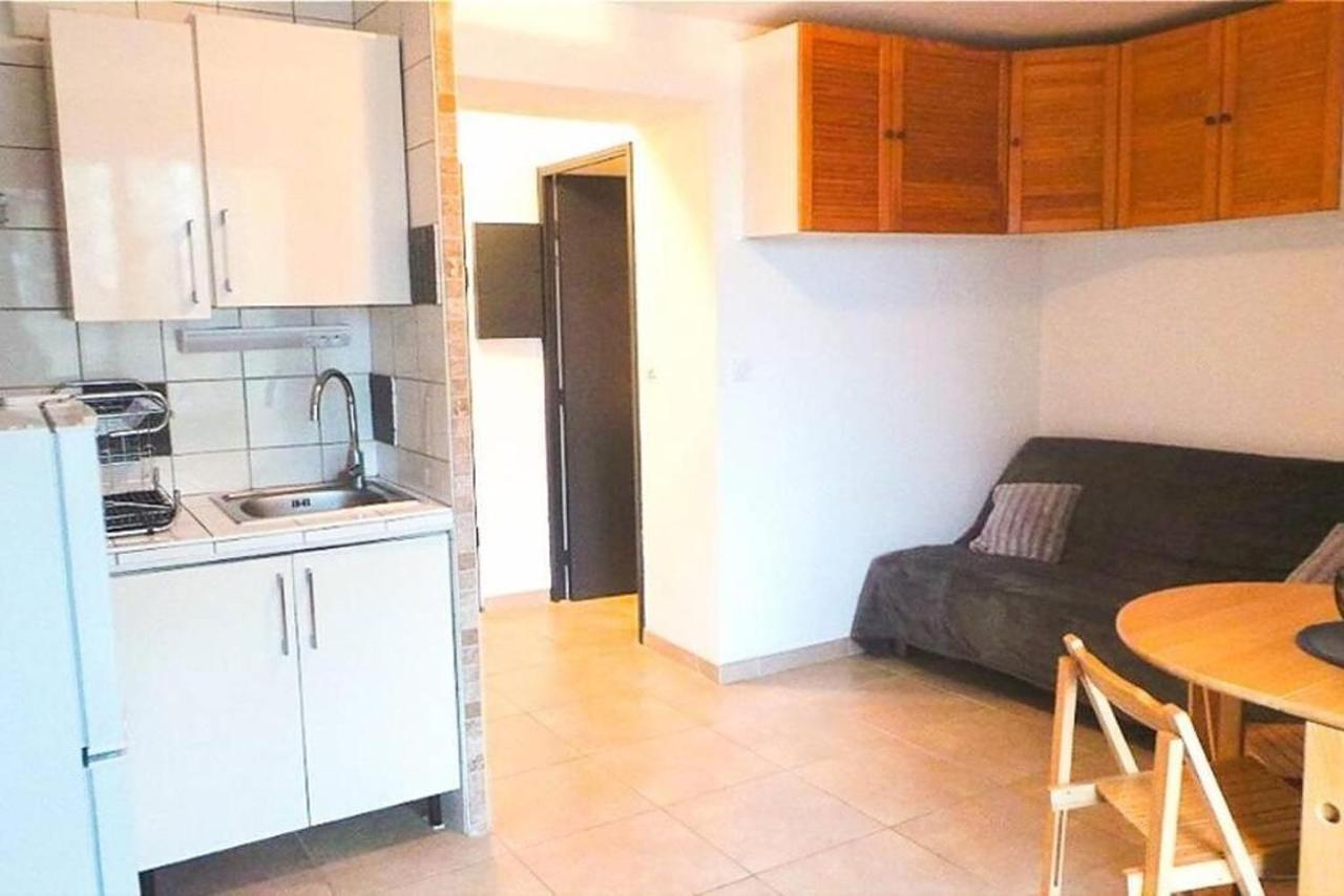 F2 Entier Vue // Balcon + Parking *